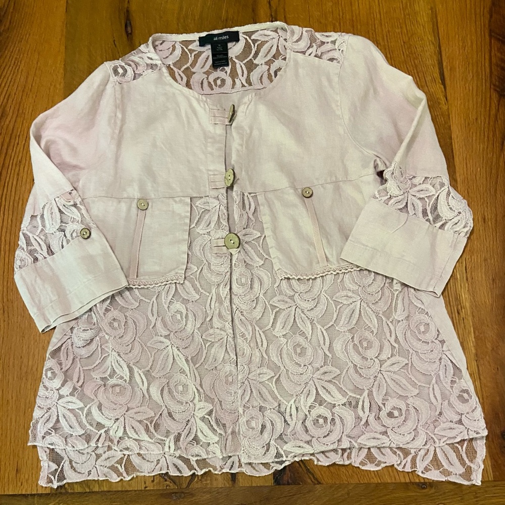 Ali Miles Beautiful Linen & Cotton Top with Lace & Special Details, Size Medium